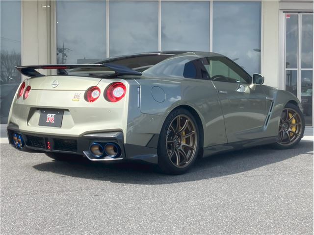 Nissan GT-R 2023 6327140-1