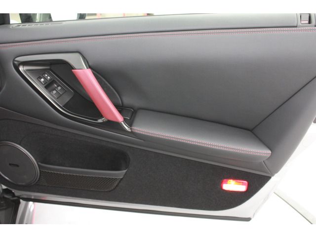 Nissan GT-R 2017 6327351-10