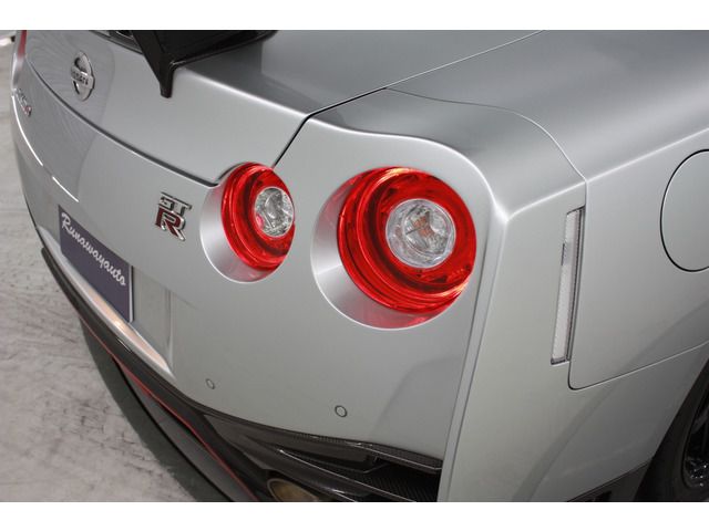Nissan GT-R 2017 6327351-8