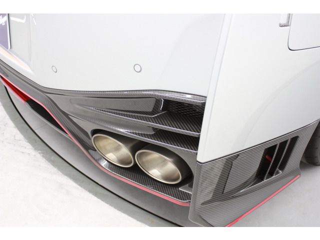 Nissan GT-R 2017 6327351-9