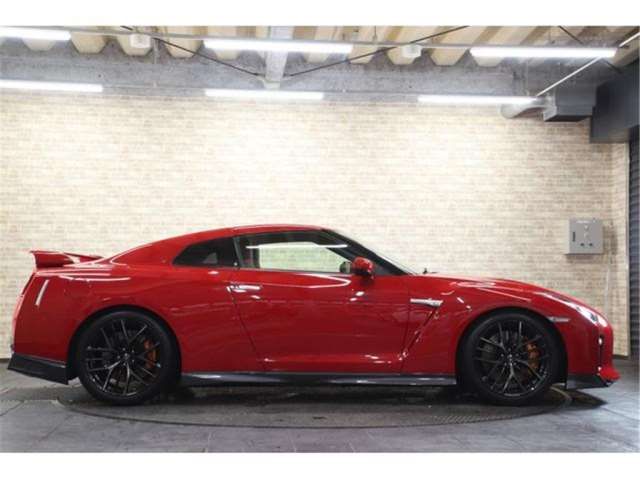 Nissan GT-R 2016 6327406-7