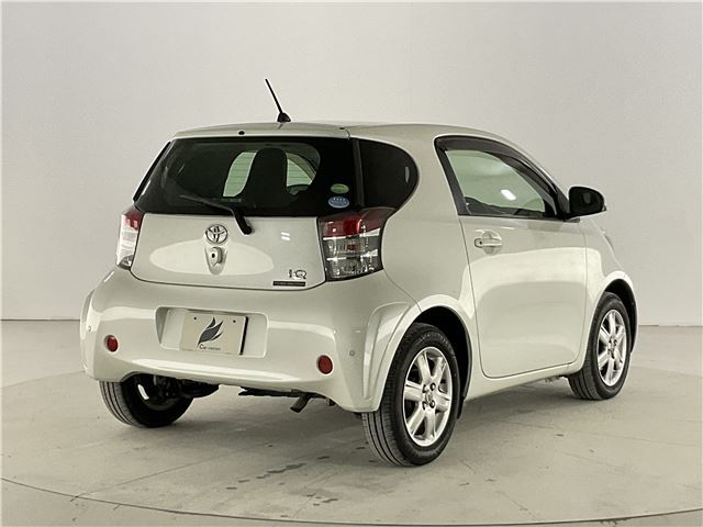 Toyota IQ 2013 6360107-1