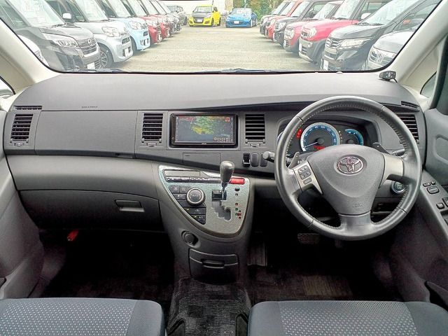 Toyota ISIS 2010 6361110-9