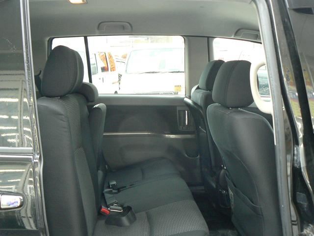Toyota ISIS 2010 6361150-6