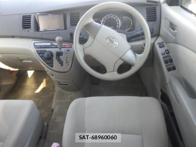 Toyota ISIS 2009 6361216-2