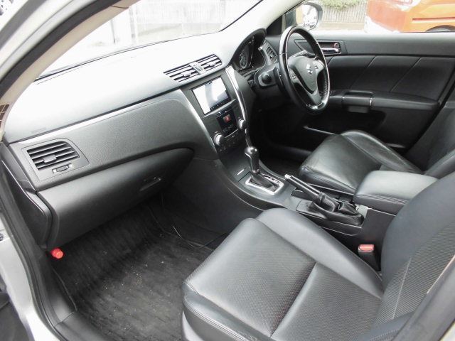Suzuki KIZASHI 2015 6340470-8