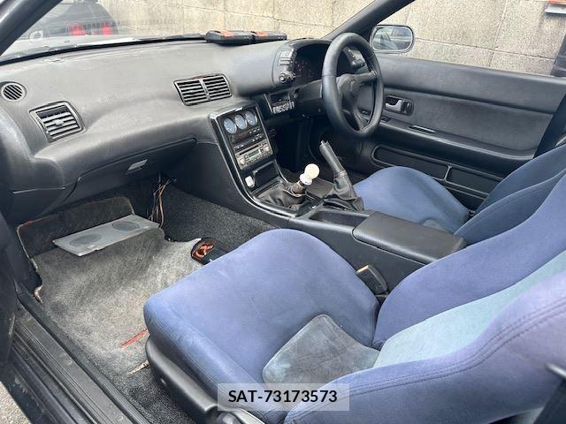 Nissan SKYLINE 1990 6348122-2