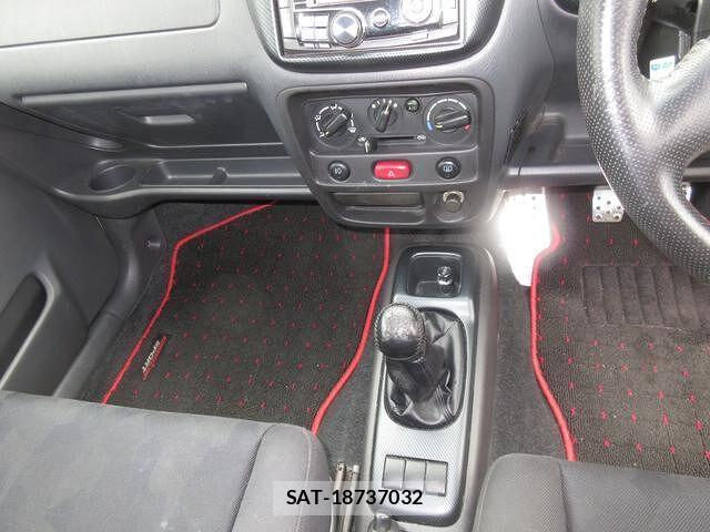 Suzuki SWIFT 2004 6376654-7