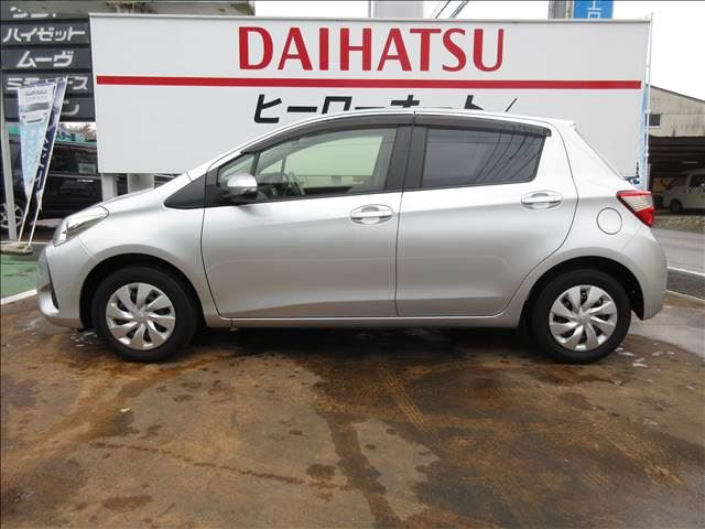 Toyota VITZ 2017 6373087-4