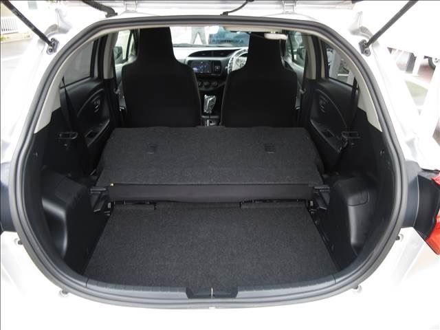 Toyota VITZ 2017 6373087-6