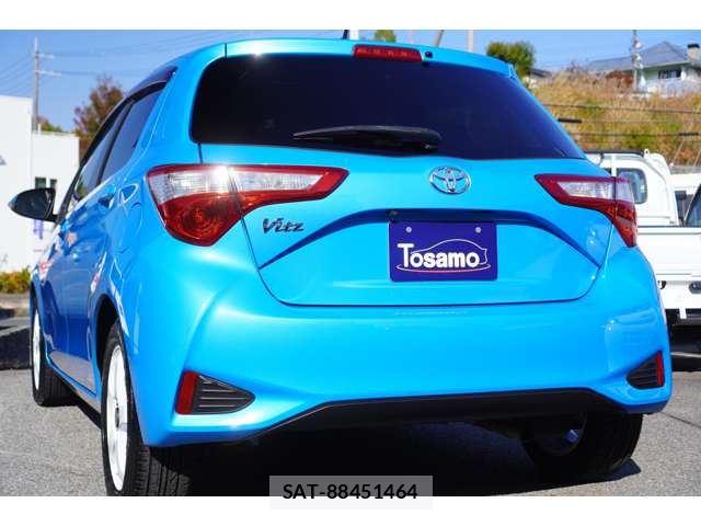 Toyota VITZ 2017 6373089-9