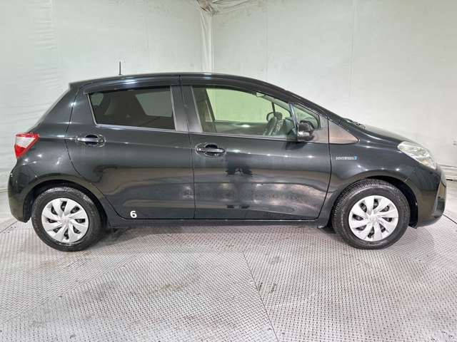 Toyota VITZ 2017 6373217-3