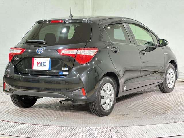 Toyota VITZ 2017 6373217-4
