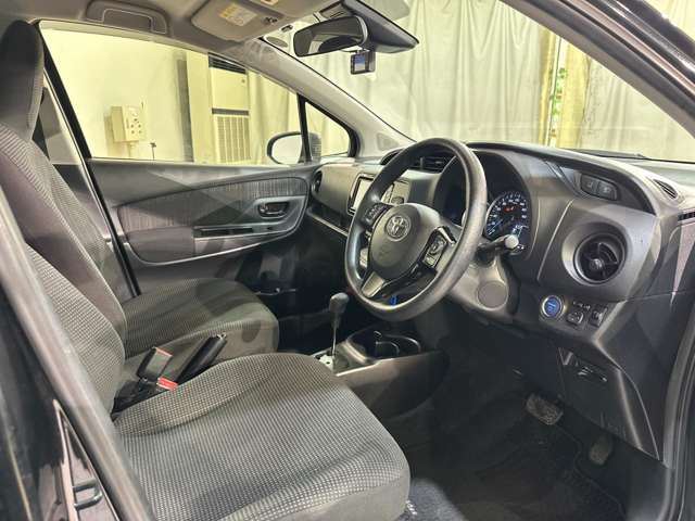 Toyota VITZ 2017 6373217-8