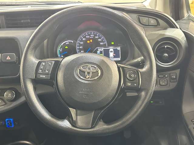 Toyota VITZ 2017 6373217-9