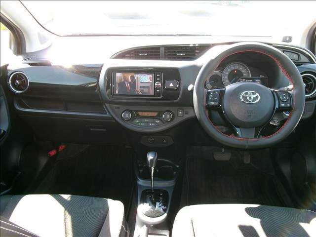 Toyota VITZ 2017 6373218-2