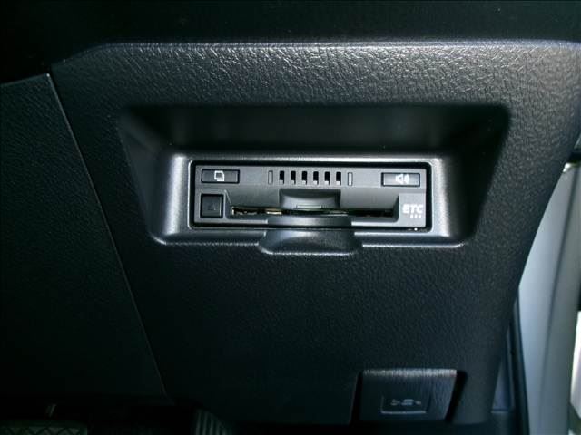 Toyota VITZ 2017 6373218-5
