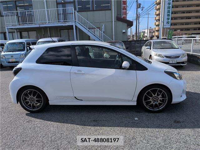Toyota VITZ 2013 6375046-9