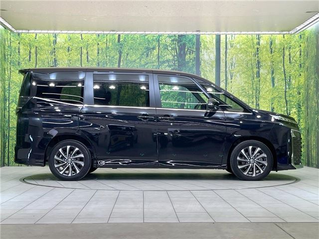 Toyota VOXY 2025 6376789-7