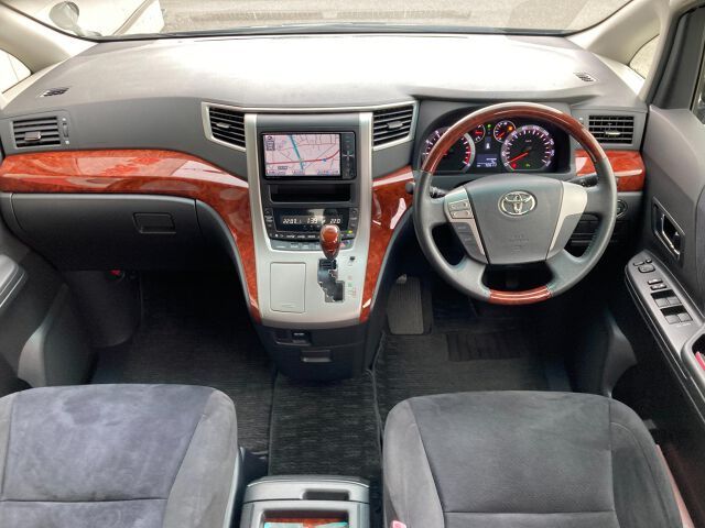 Toyota ALPHARD 2011 6406701-2