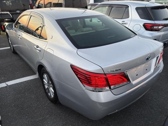 Toyota CROWN HYBRID 2015 6379804-3
