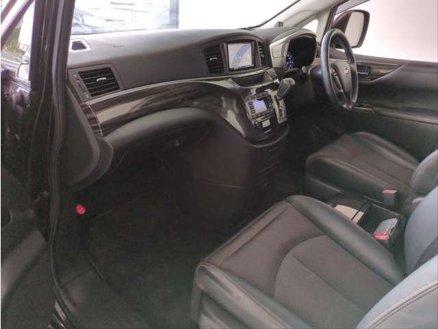 Nissan ELGRAND 2018 6411477-2