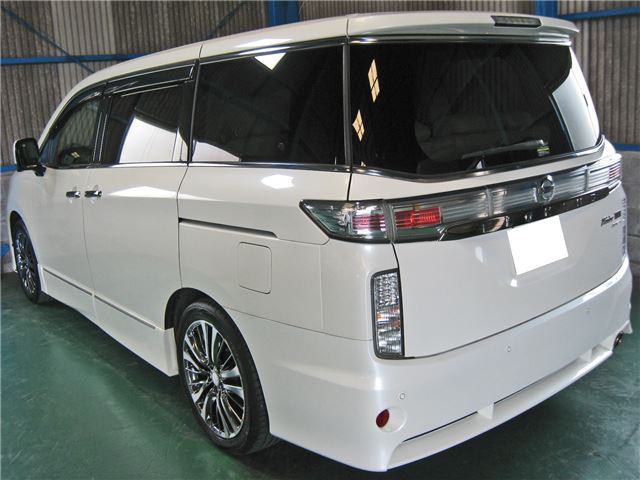 Nissan ELGRAND 2018 6411559-1