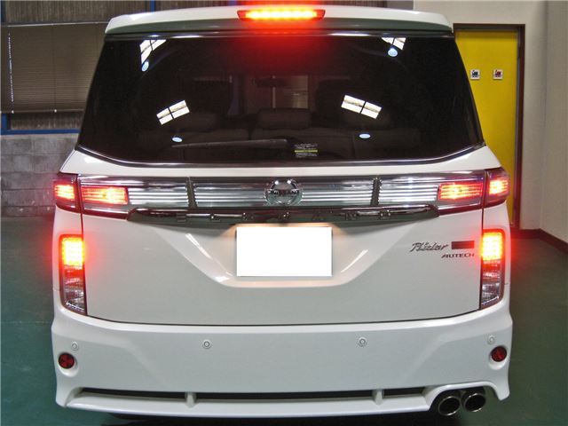 Nissan ELGRAND 2018 6411559-10