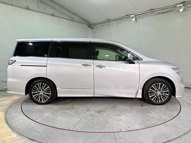 Nissan ELGRAND 2014 6412275-3