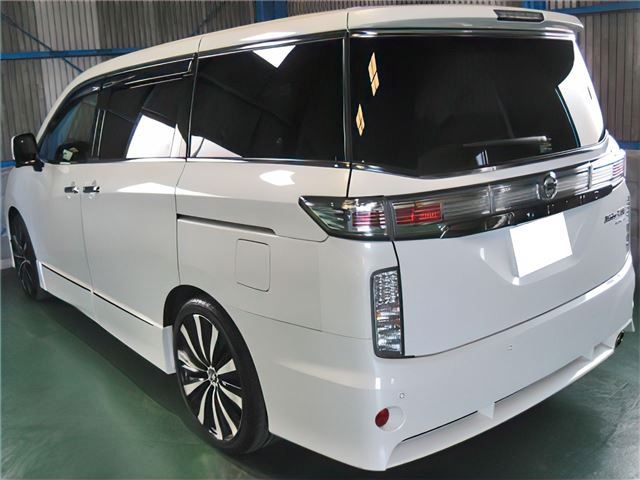 Nissan ELGRAND 2014 6412387-1