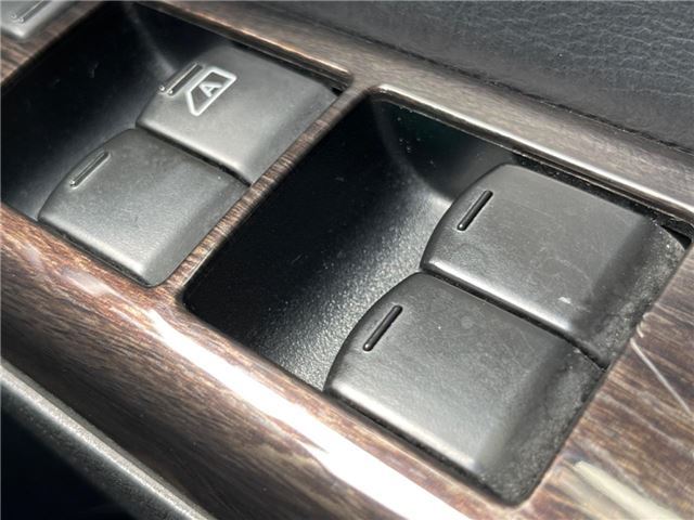 Nissan ELGRAND 2013 6412615-4