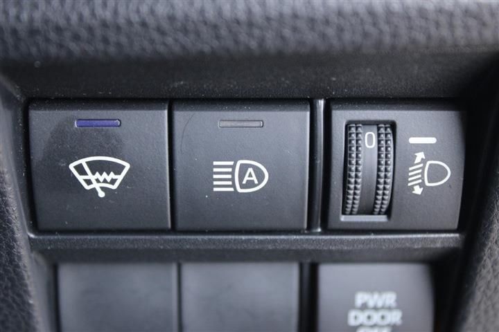 Toyota NOAH 2022 6403389-3