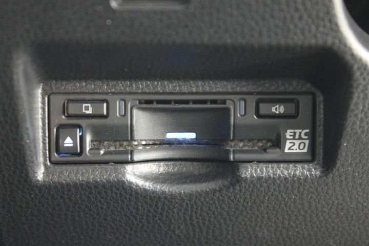 Toyota NOAH 2022 6403462-3