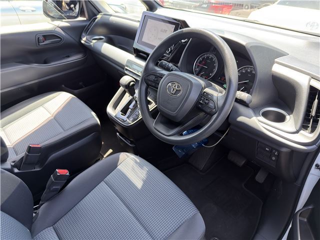 Toyota NOAH 2022 6403804-2