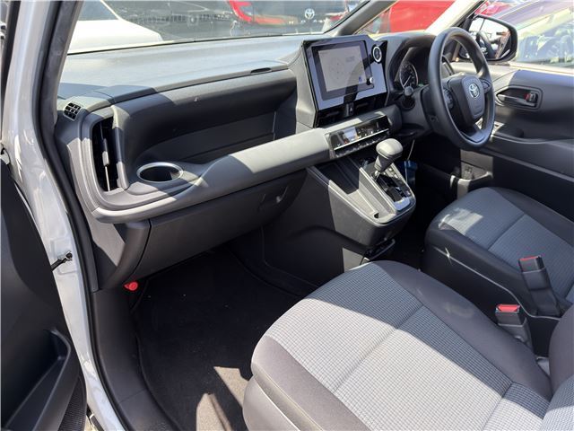 Toyota NOAH 2022 6403804-8