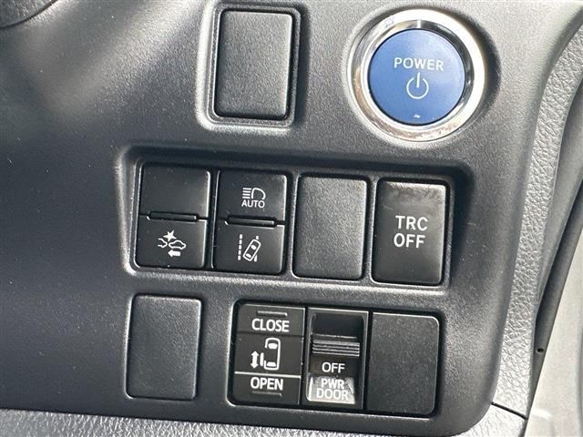 Toyota NOAH 2021 6405998-8