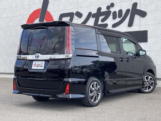 Toyota NOAH 2021 6406102-1