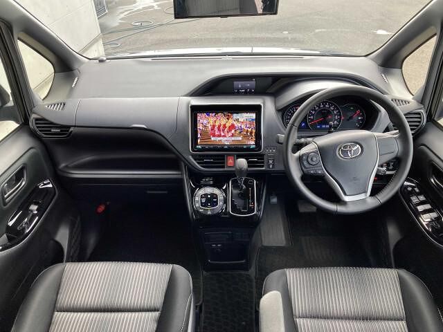 Toyota NOAH 2021 6406102-2