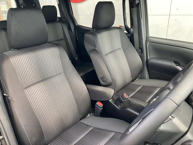 Toyota NOAH 2021 6406102-3