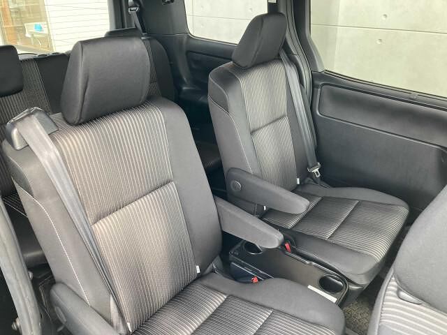 Toyota NOAH 2021 6406102-4
