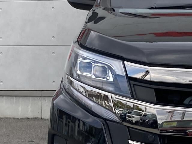 Toyota NOAH 2021 6406102-9