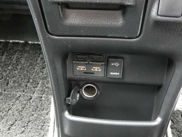 Toyota NOAH 2021 6406104-6