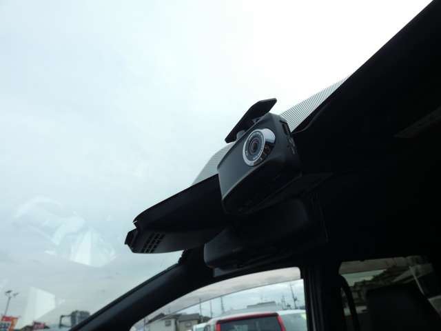 Toyota NOAH 2021 6406104-8