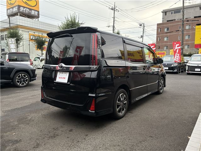 Toyota NOAH 2021 6406203-2