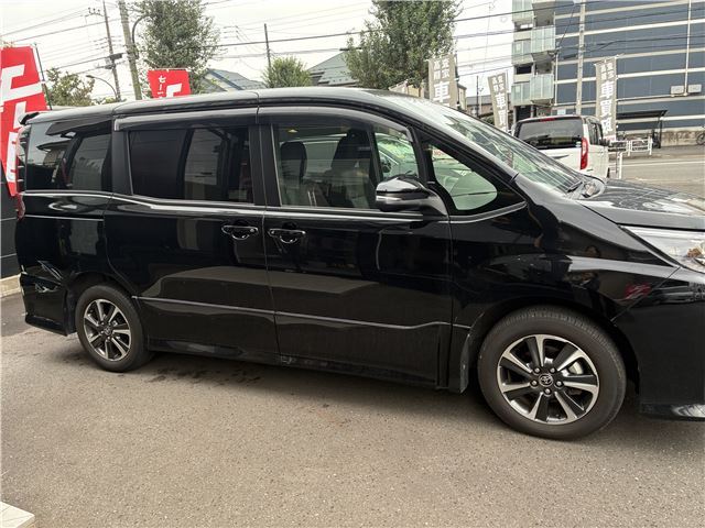 Toyota NOAH 2021 6406203-9