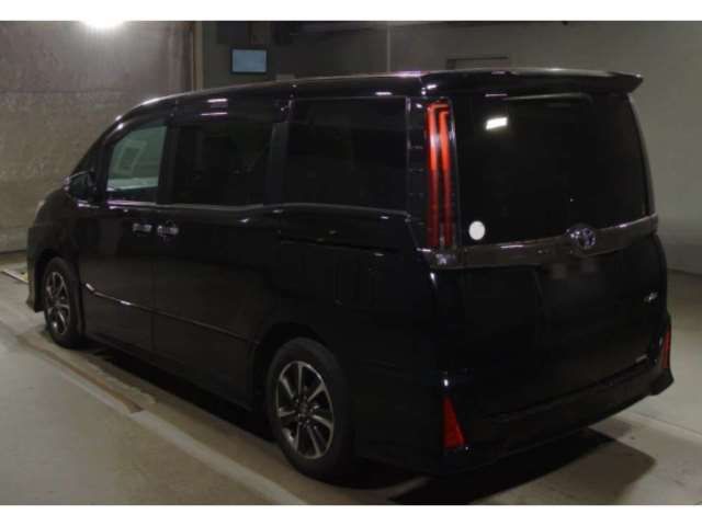 Toyota NOAH 2021 6406642-1