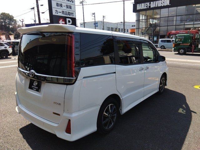 Toyota NOAH 2021 6406867-1