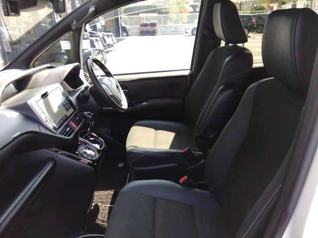 Toyota NOAH 2021 6406867-10