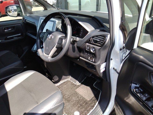 Toyota NOAH 2021 6406867-2