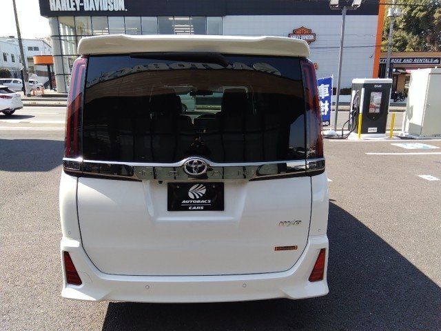Toyota NOAH 2021 6406867-4